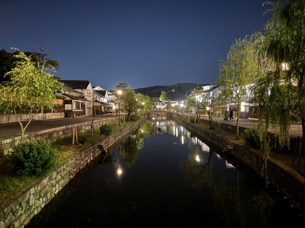 The canal in the Bikan area at night.