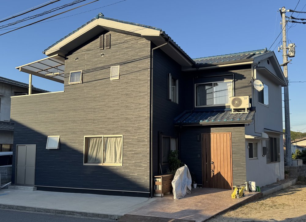 The Island Country Inn where I’m staying at Mukaishima Island. You may recognise this house from the end of the Google Earth flyover at the top of the page.